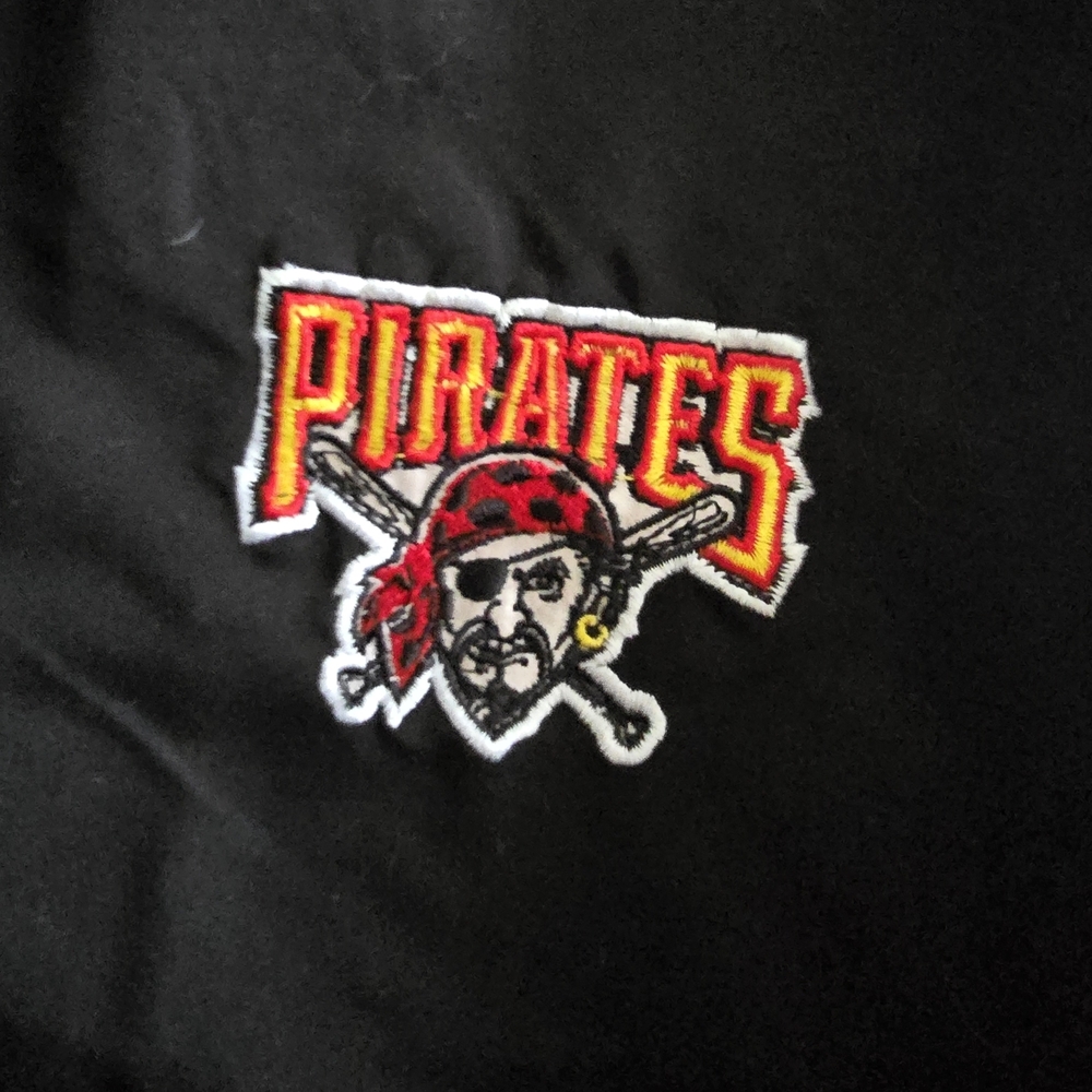 Pittsburgh Pirates V-neck windshirt by G-III Sports by Carl Banks - Picture 3 of 4